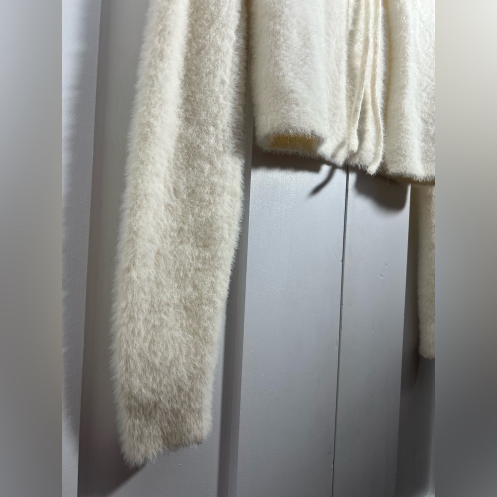Hollister Cream Fuzzy Tie-Front Cropped Cardigan XS - Picture 5 of 6